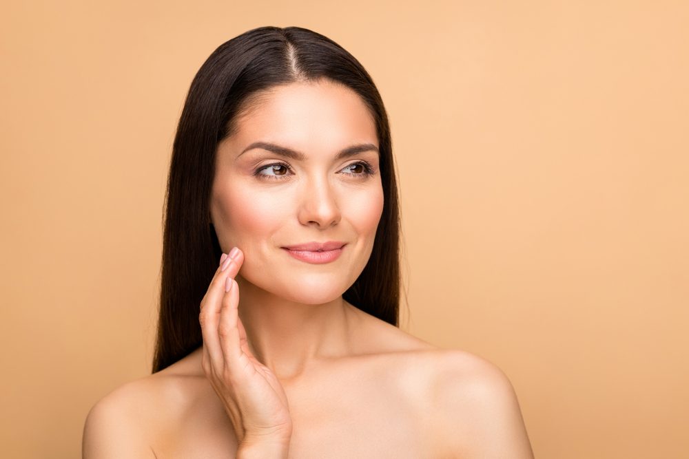 A woman with a beautiful natural looking face